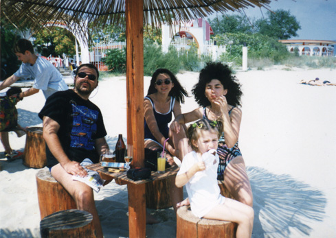 beach2.jpg (100086 bytes)